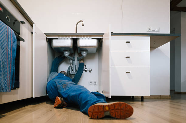 Professional Leak Detection technician working in Ellwood City, PA